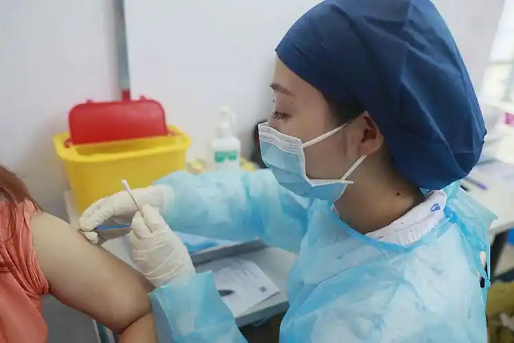 打疫苗采核酸云带娃龙岗三院90后辣妈护士的抗疫生活