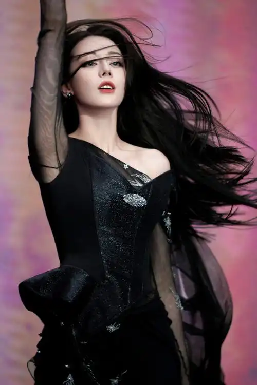 迪丽热巴暗夜巴比# dlrb#迪丽热巴 玛丽猫# 

💌海中月是天上月