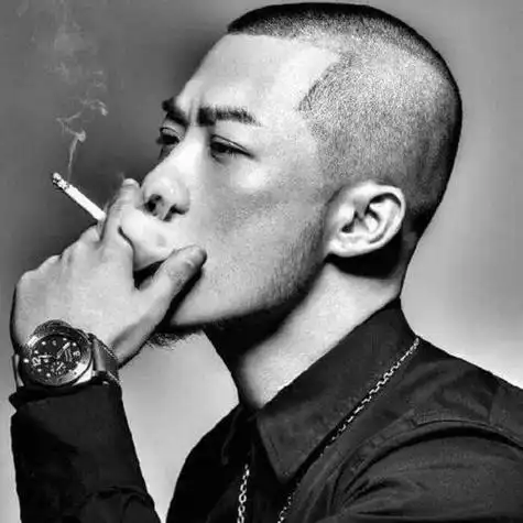 头像男生抽烟图片 男生头像图片大全 -【爱个性】