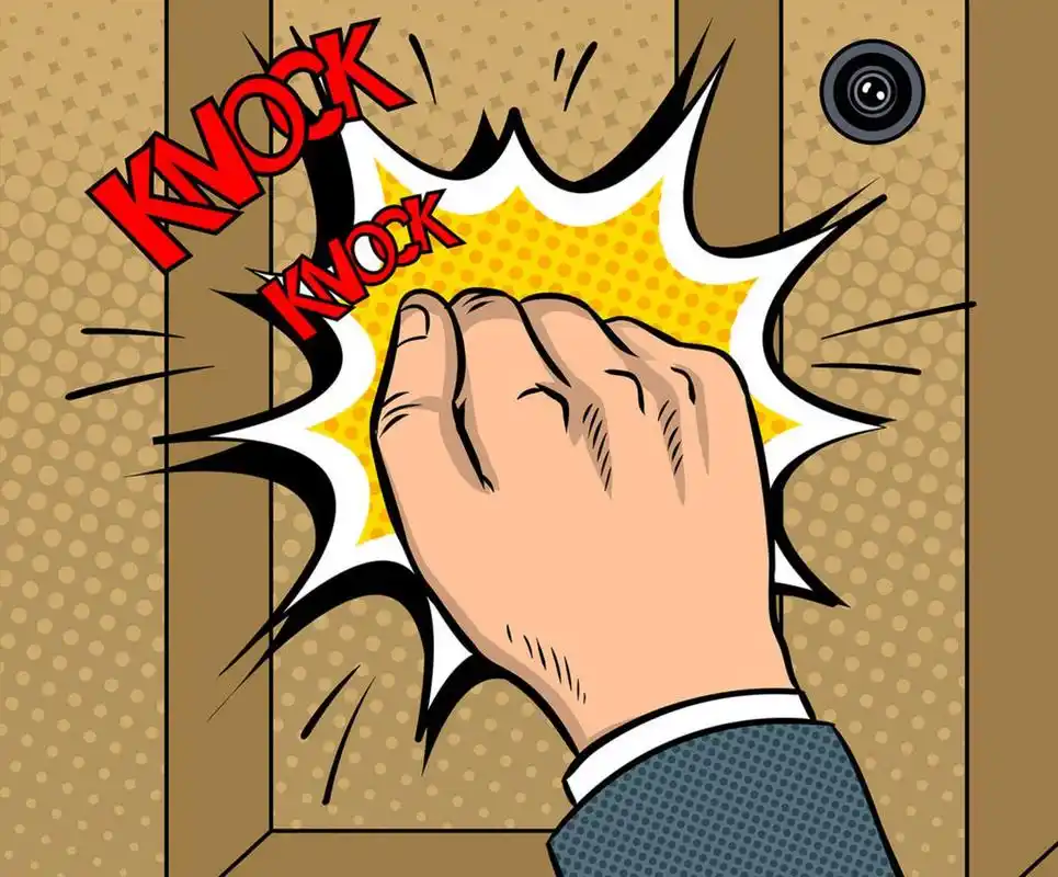 但敲门可千万不要直接说knock the door,knock the door意思是"破门而