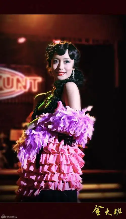 吴喜奎(韩晓 饰)明眸皓齿