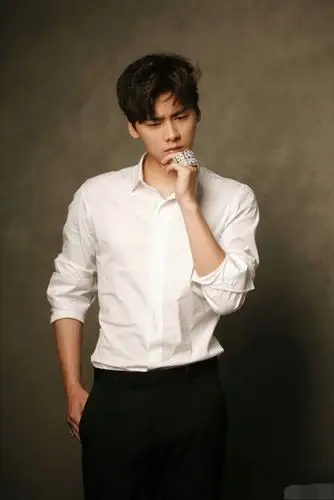 盘点男明星白衬衫图谁是你心中的白衬衫男神