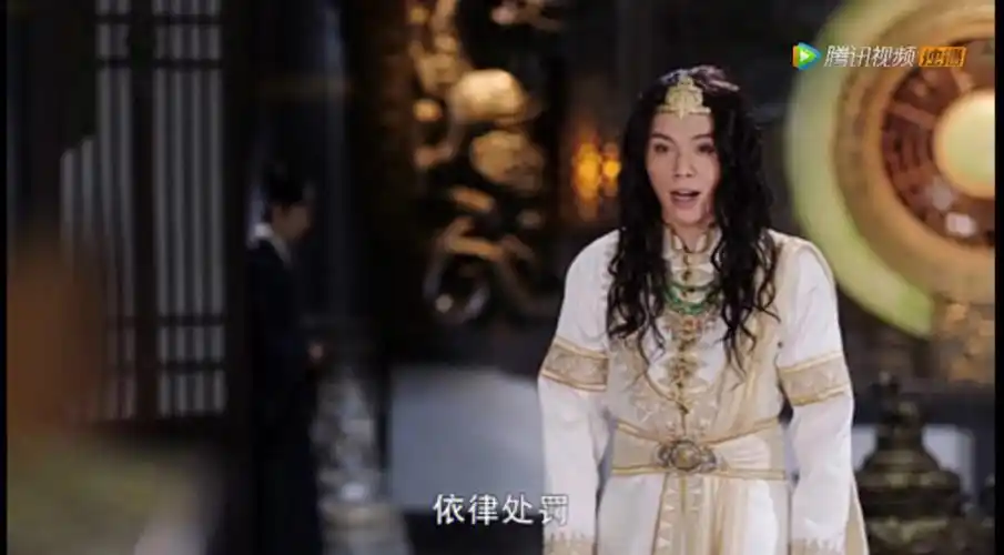 原来是与新白娘子传奇里的五鬼造型相像,我说怎么这么眼熟,这大波浪