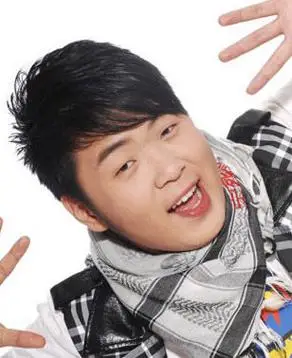 杜海涛做200俯卧撑 力证自己不"虚胖"