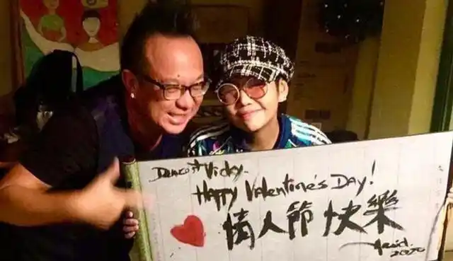 黄大炜与患癌女友被拍女友笑容满面气色好曾因治病花费两千万