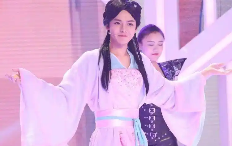 有一种"仙女"叫侯明昊穿女装,堪称最美女装大佬,无法反驳!