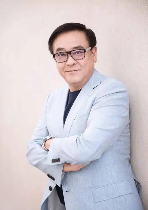 捧红张柏芝,袁咏仪,敢骂张曼玉,薄情尔冬升的风流债