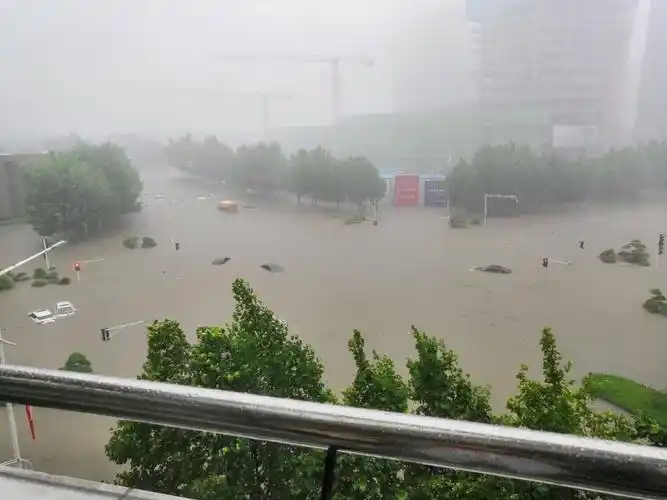 刚刚你湿身了吗郑州暴雨视频图片积水点盘点来啦快戳