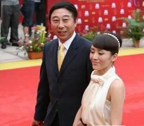 国家一级演员冯巩,隐藏36年妻子曝光,难怪一直没有绯闻