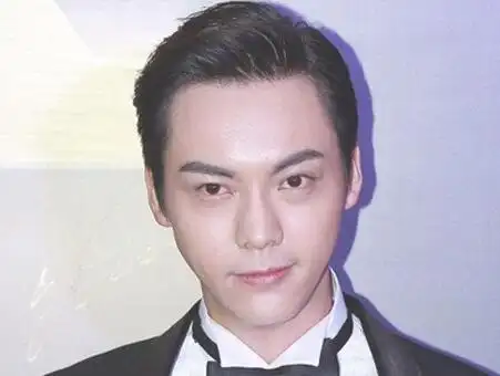 最新陈伟霆三七分发型 陈伟霆37分发型怎么弄