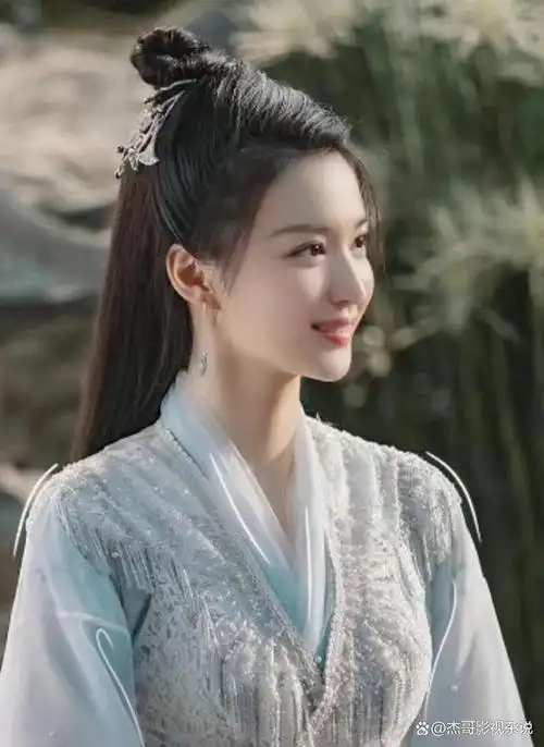 而且王楚然属于那种古典美,古装剧里都是颜值担当!