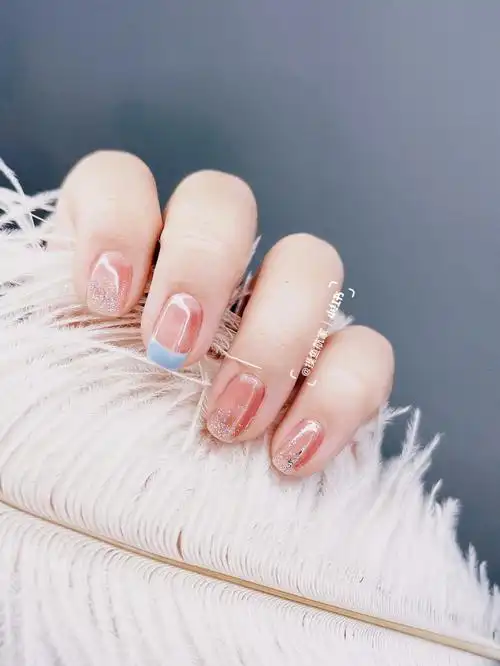 短小指甲也能做的冰透渐变法式美甲77