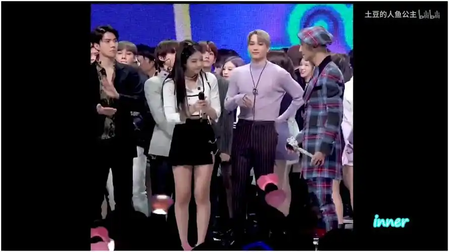 kai jennie 在一起但未公开时的舞台相遇