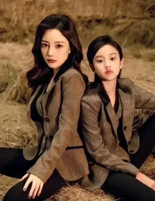 李小璐陪甜馨上课##甜馨经常笑李小璐幼稚