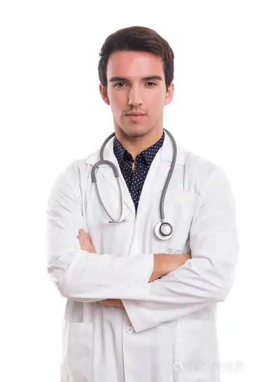 英俊的年轻军医