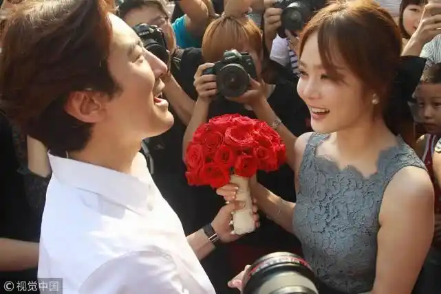 蔡琳与高梓淇感情生变已离婚?昔日三里屯求婚场景浪漫成回忆