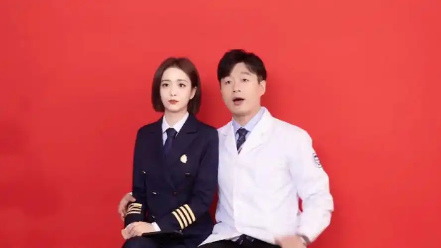 爱的厘米花絮:佟丽娅拍结婚照,佟大为嫌隔太远,一把搂入怀!