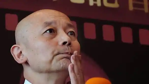 据媒体报道,最近几年,以未经许可擅自使用"葛优躺"图片和表情包侵犯