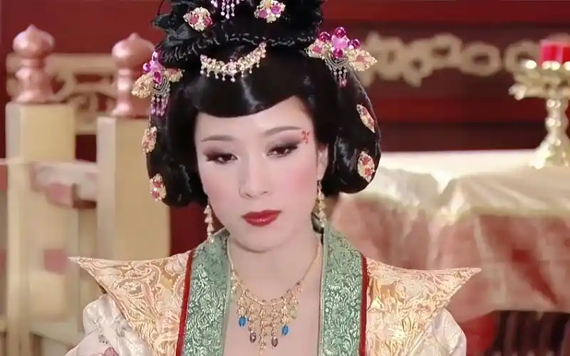 杨怡20-43岁荧幕变化 从跑龙套到视后,tvb有几个女人比你牛?