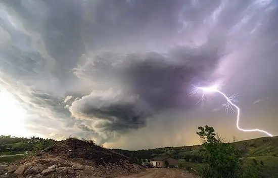 摄影师美国"龙卷风走廊"追拍风暴(高清组图)