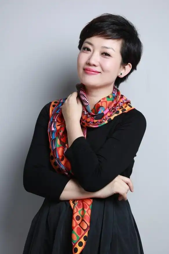 王端端——央视《中国新闻》,《今日关注》,《中国舆论场》主持人李