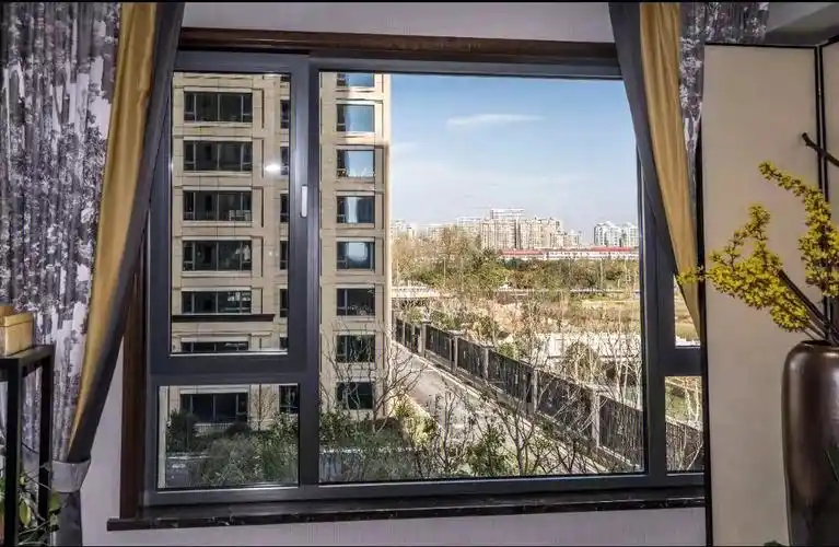 高颜值断桥铝门窗高清视野敲赞der