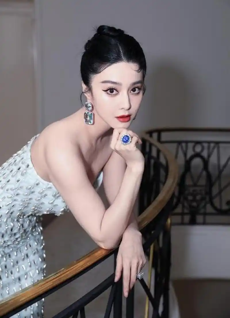 看过这次范冰冰的戛纳红毯,早以不似当初.