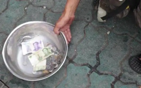 抢乞丐692枚一角硬币,情侣竟获刑3年!这对情侣也是够了