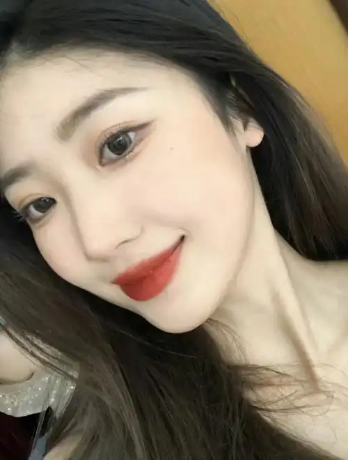 159元2支专柜秒断货的兰蔻口红减龄显白素颜涂美翻了