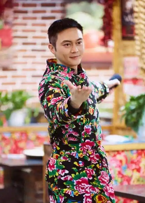 公开资料显示,张智霖1971年8月27日出生于香港,是中国香港男演员和