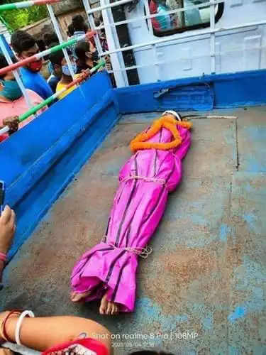 被害的女大学生的遗体