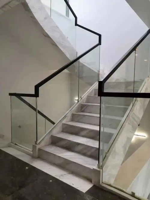 现代风格无框玻璃栏杆