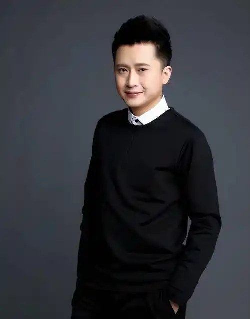 杨帆抵达沈阳为主持分会场春晚做准备,老同事张蕾第一时间道贺_友情