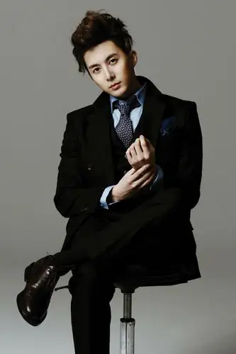 ss501《love ya》前奏时说旁白的那个是谁?