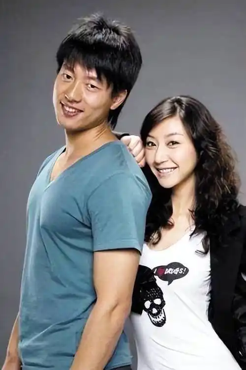 凌潇肃姚晨离婚11年,对错仍是谜,那唐一菲受的委屈,是真的吗?