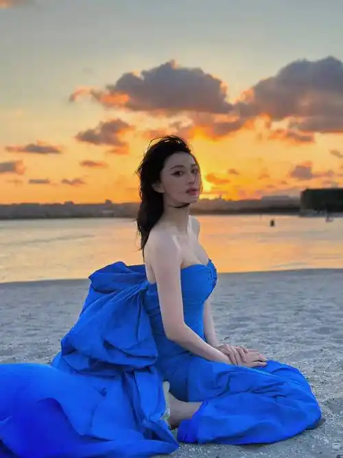 张馨予:美丽与才华的完美融合,网友:让人一见倾心,心中的女神