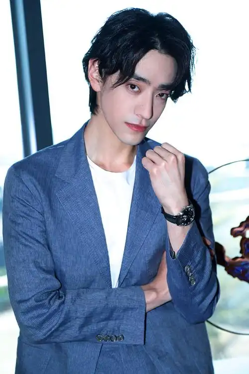 郑云龙超话#郑云龙柳浪闻莺#电影《柳浪闻莺》2021年中国金鸡百花电影