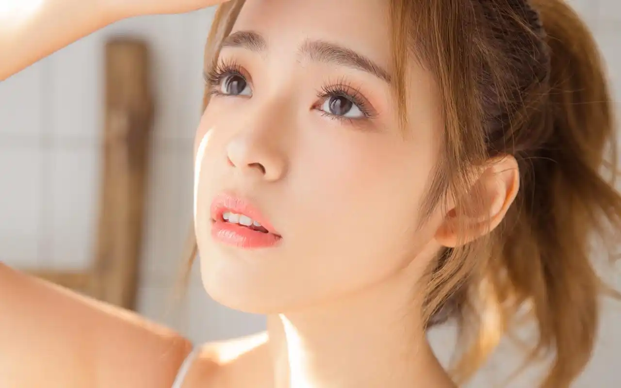 治愈系性感美女大头照高清电脑桌面壁纸