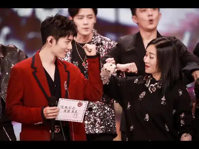 肖战为那英加油助力,控评式文案太搞笑,成团夜有望成惊喜嘉宾