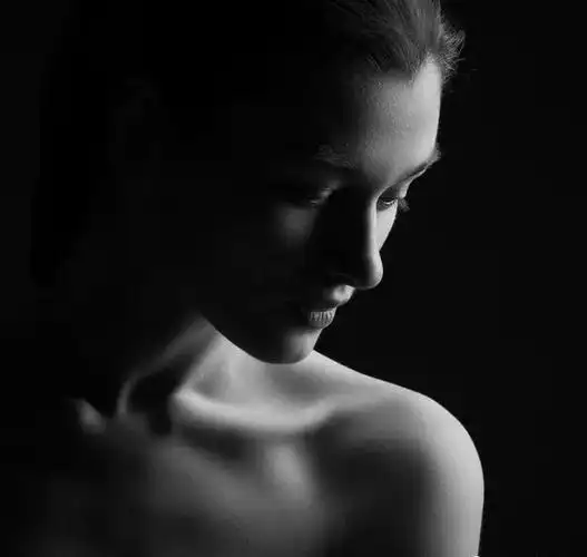 大师级黑白人像作品,感受女性的"柔与美"|人像摄影|摄影师|模特_网易