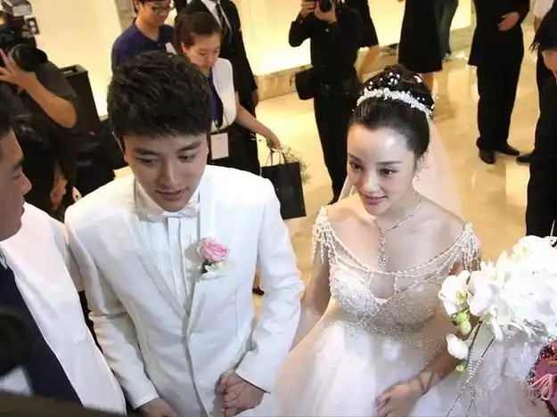 和贾乃亮离婚5年,再看李小璐如今的"处境",还真让孙俪说中了