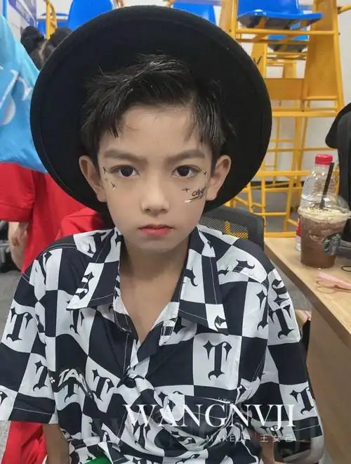 男孩街舞表演妆容