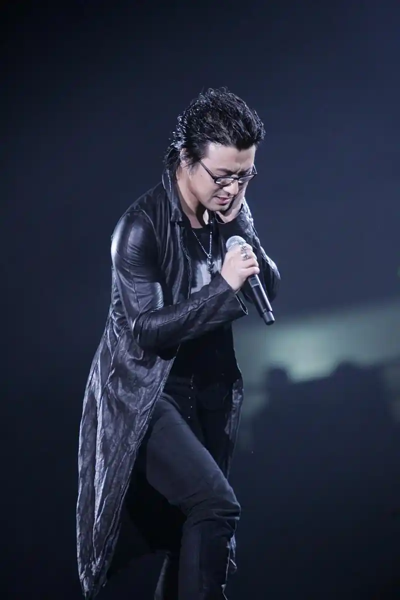 歌手汪峰说,我和第一个老婆离婚的时候,女儿熙熙肯定是恨我的,不愿意