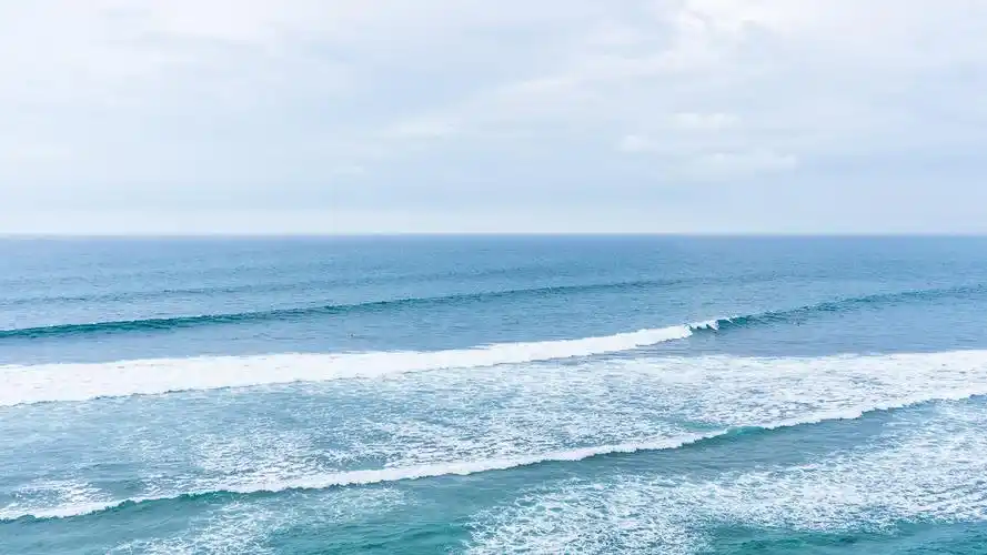 蓝色大海风光美景图片桌面壁纸