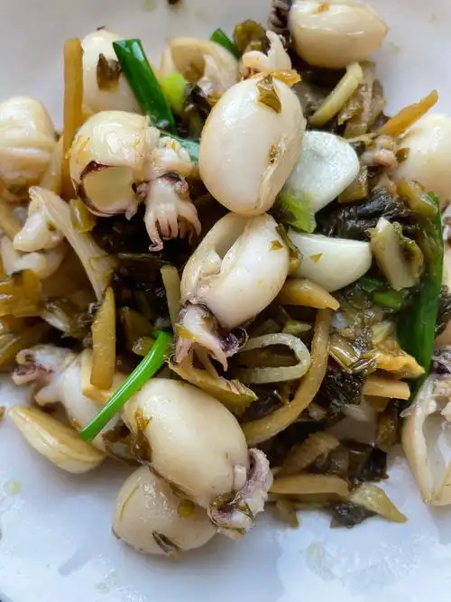 小流汗做的咸菜爆炒墨鱼仔
