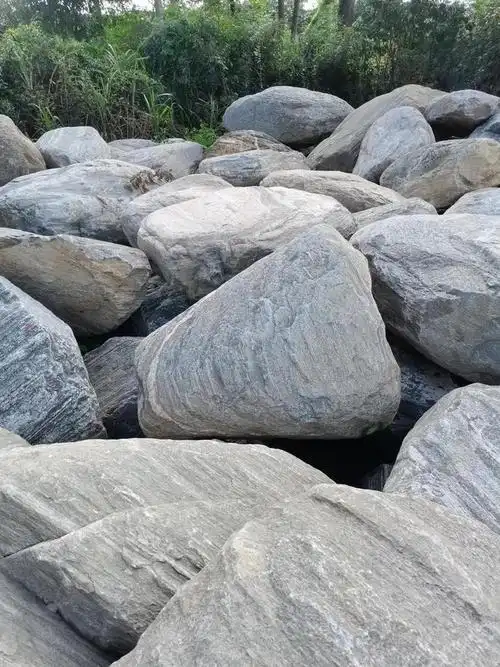 富有各种花纹的泰山石原石鱼池假山围边驳岸景石