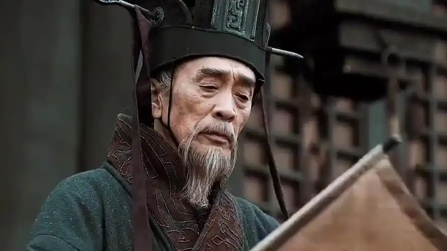 三国演义:王允感慨国家多难,但又无法改变现状!