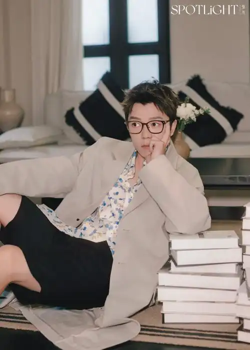 王栎鑫聚光三月刊封面##王栎鑫春意静生大片