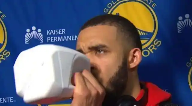 奥尼尔喝水如同口服液,姚明在喝迷你版?伊巴卡:你们都是小儿科