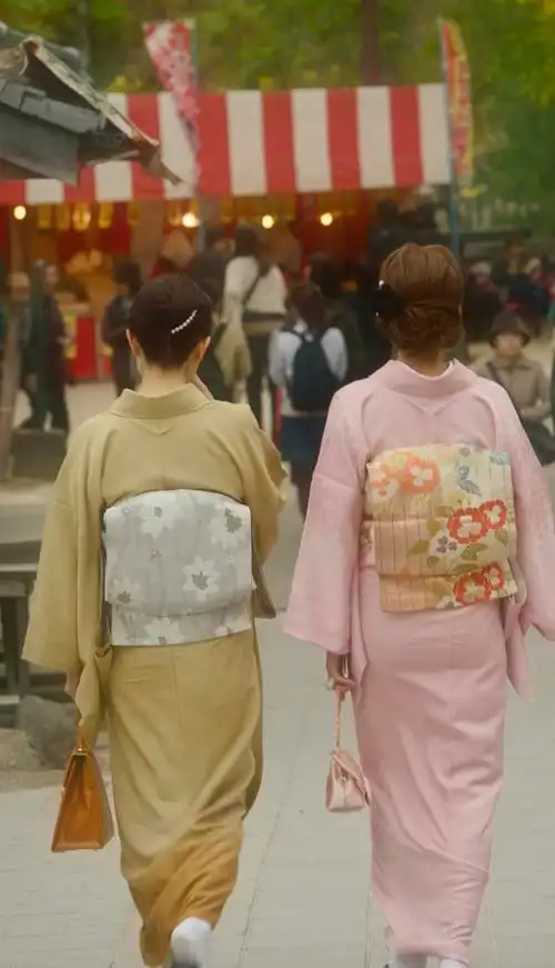 名古屋带或称八寸带,通常搭配付下,色无地,小纹,䌷质的和服.